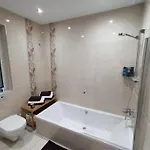 Modern 2-bed Apartamento *