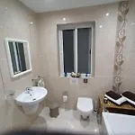 Modern 2-bed Apartamento *