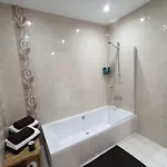 Modern 2-bed Apartamento *