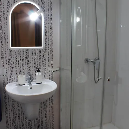 Modern 2-bed
