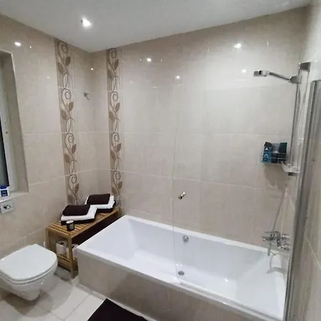 Modern 2-bed Lejlighed *