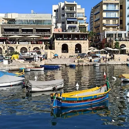 Modern 2-bed Apartment Sliema